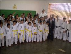 Alunos do Projeto Karate na Indústria
