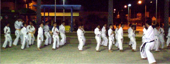 Alunos do Projeto Karate na Praça